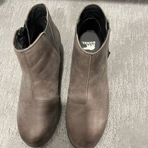Size 7.5 sorel boots. Worn 3 times.